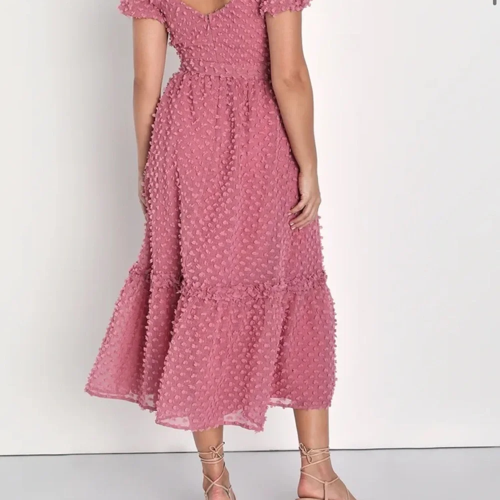 NWT Lulu’s Dramatically Chic Mauve Pink Clip Dot Puff Sleeve Midi Dress - Picture 2 of 6
